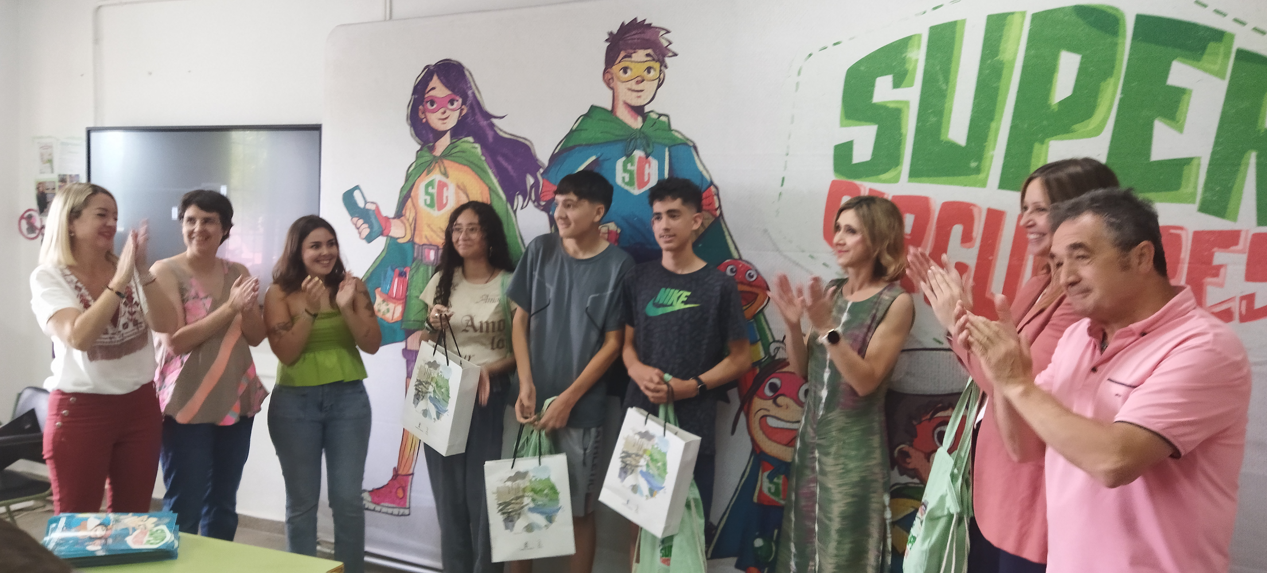 chicos secundaria con premios