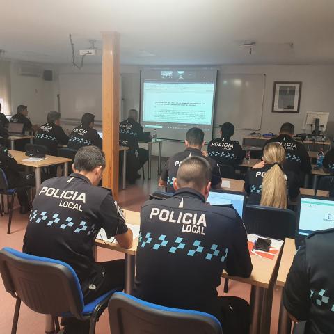 aula con policias locales