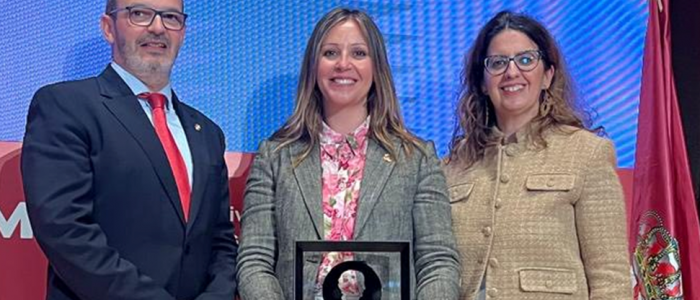 Directora general con director de la cátedra y directora del aula de educacion ambiental