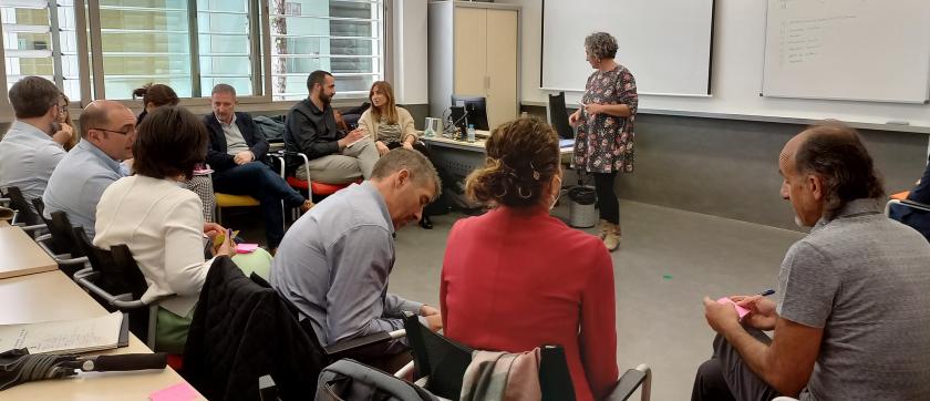 conjunto de personas en aula