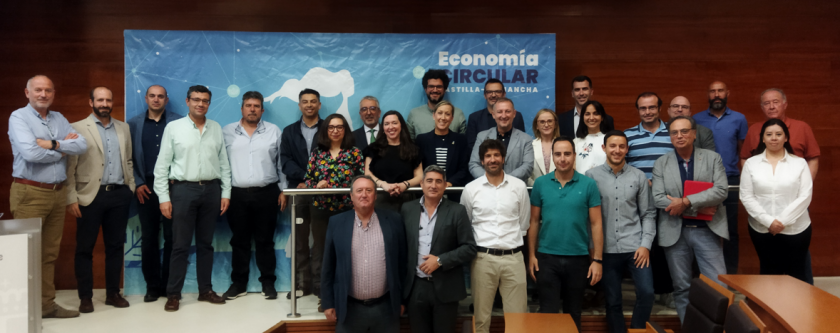 personas asistentes a reunion preparativa red de agentes