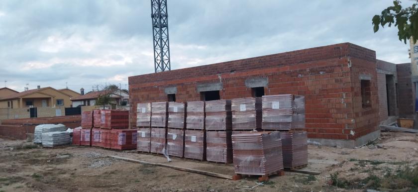 materiales de construcción en obra embalados