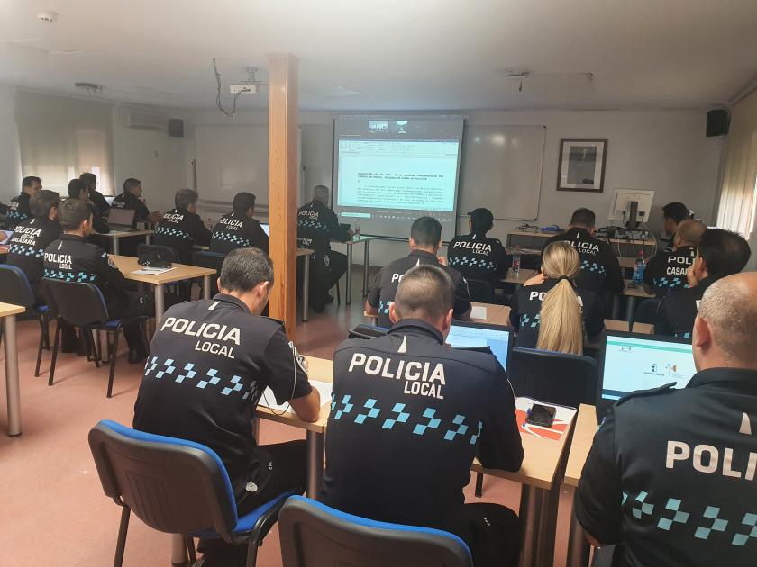 aula con policias locales